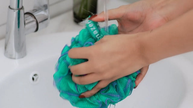 AmazerBath Loofah Sponge 75g/Piece, Exfoliating Bath Sponge Body Scrubber - Loofa Set of 4 Flower Color (Large, Green-Purple)