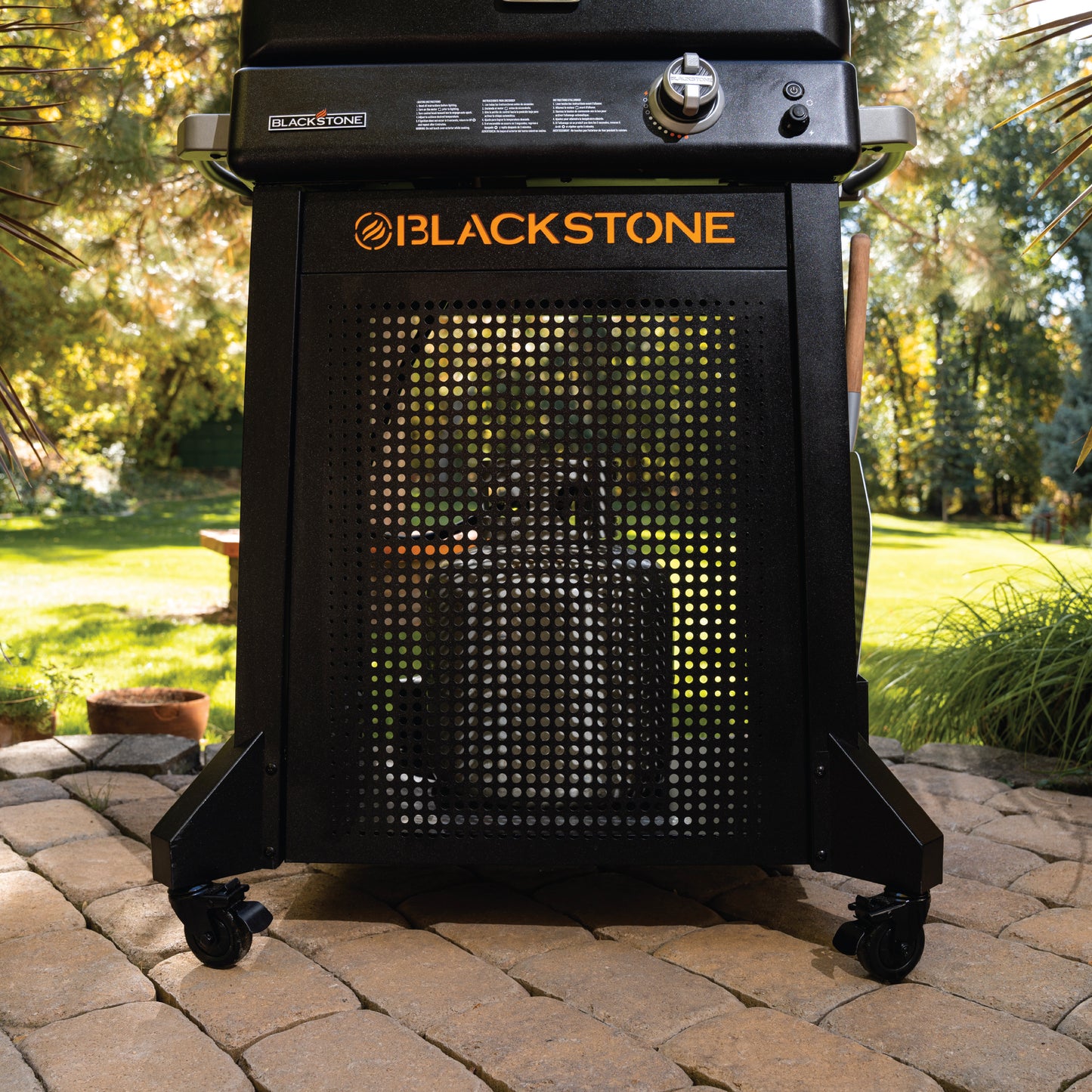 Blackstone Propane Outdoor Pizza Oven with Stand and Pizza Peel