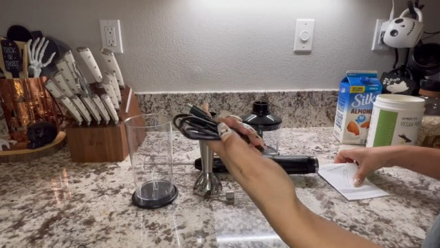 Cordless Hand Blender: 4-in-1 USB Rechargeable Immersion Blender, 21 Variable Speeds & 3-Angle Adjustable with 700ml Chopper, 700ml Beaker, Egg Whisk and Beater for Smoothies, Soup, Baby Food (Black)