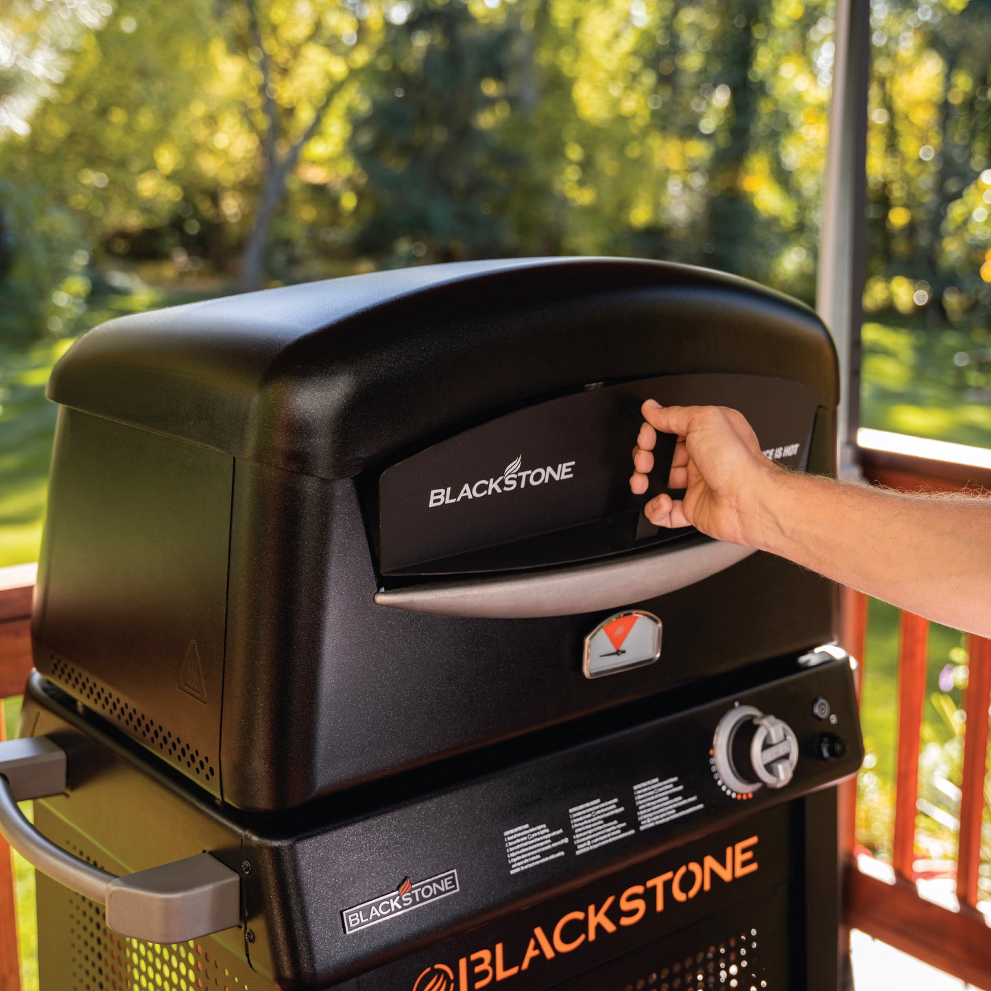 Blackstone Propane Outdoor Pizza Oven with Stand and Pizza Peel