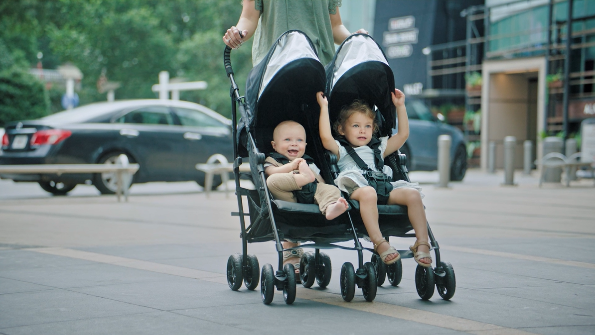 Summer Infant 3Dlite Folding Lightweight Side by Side Double Stroller with 5-Point Safety Harness for Infants and Toddlers, Black