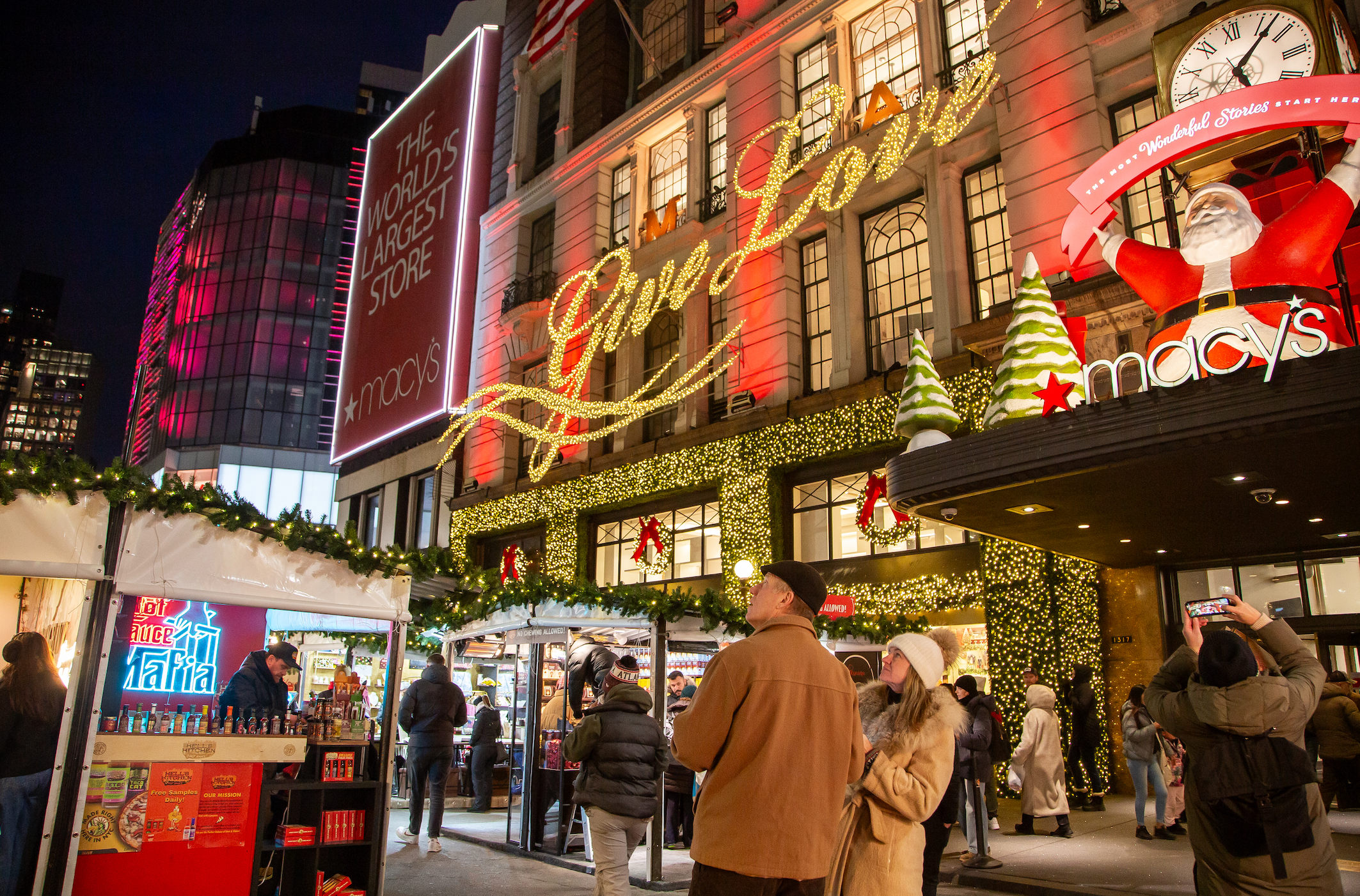 Macy’s Holiday Square Market