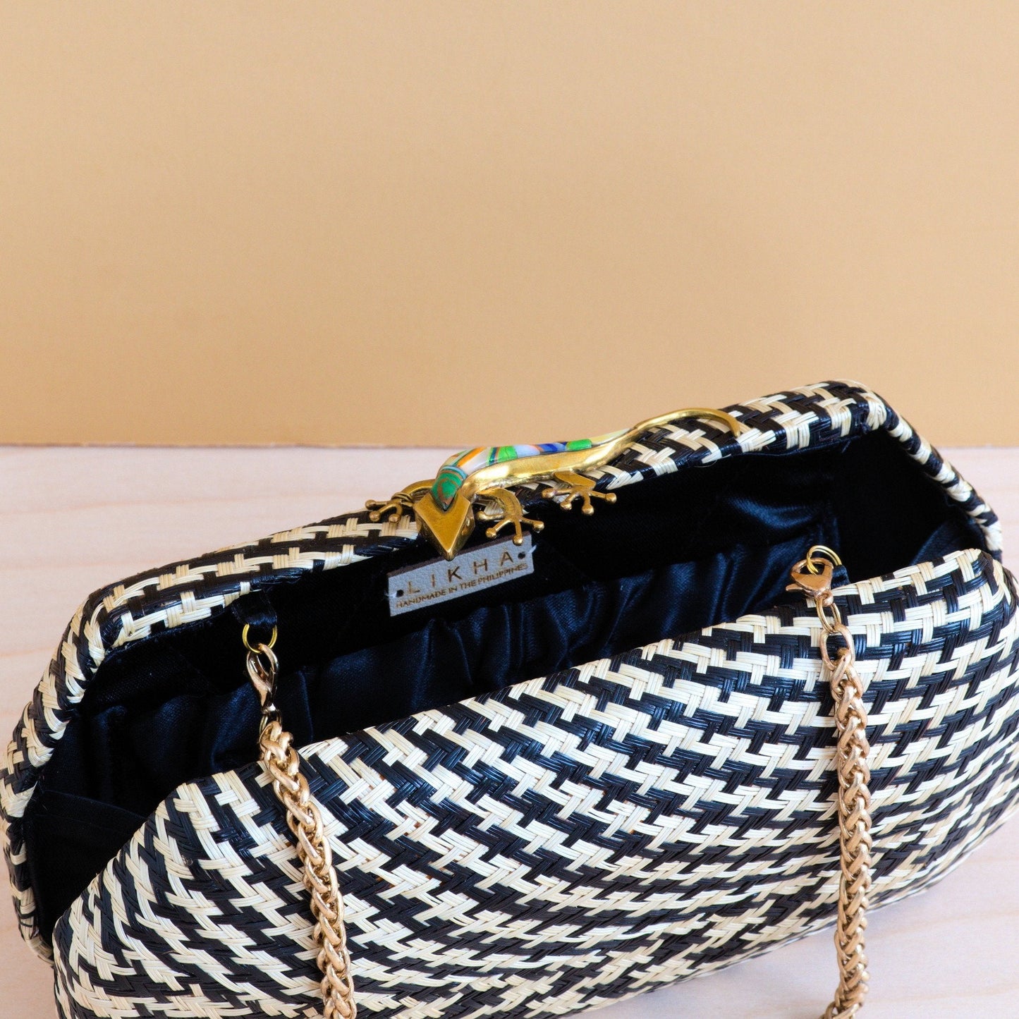 Black Houndstooth Clutch - Handwoven Clutch | LIKHÂ