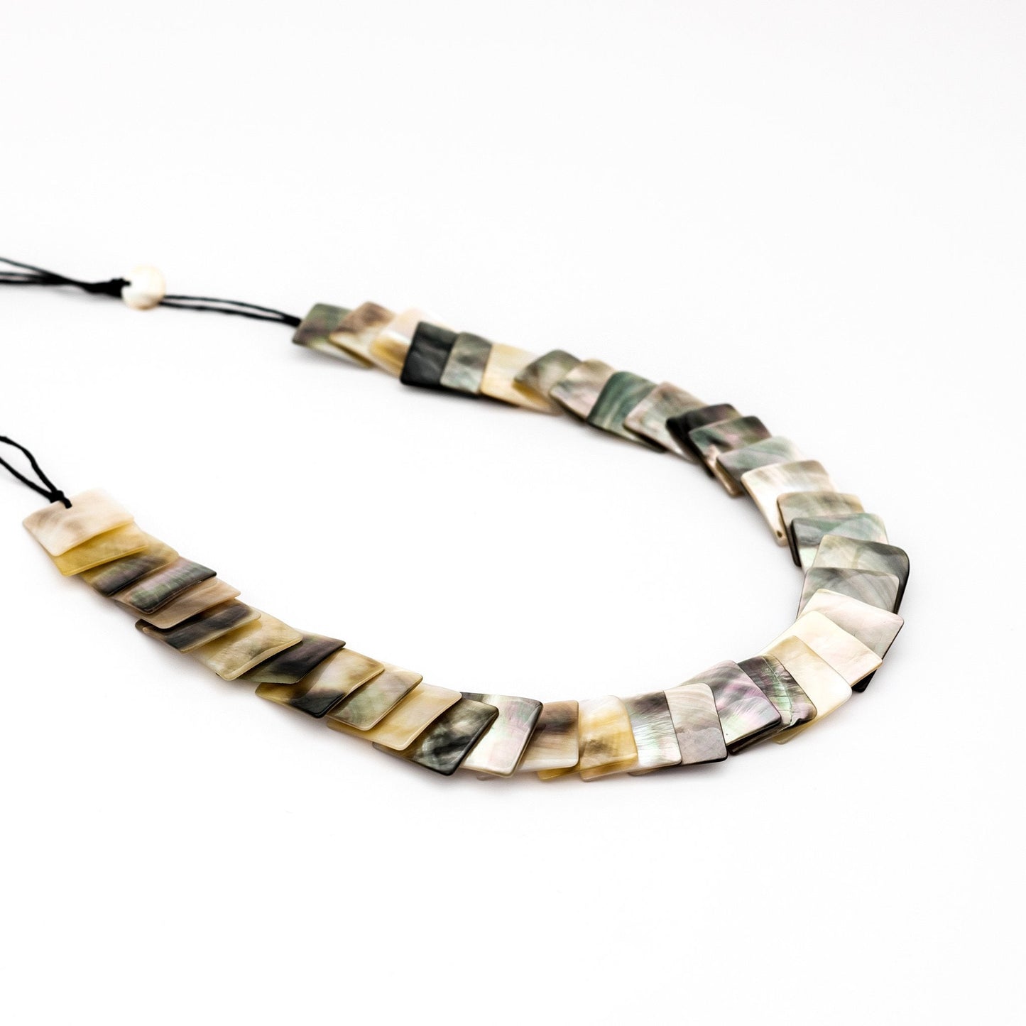 Mother of Pearl Shell Necklace - Playa Iridescent Grey | LIKHÂ