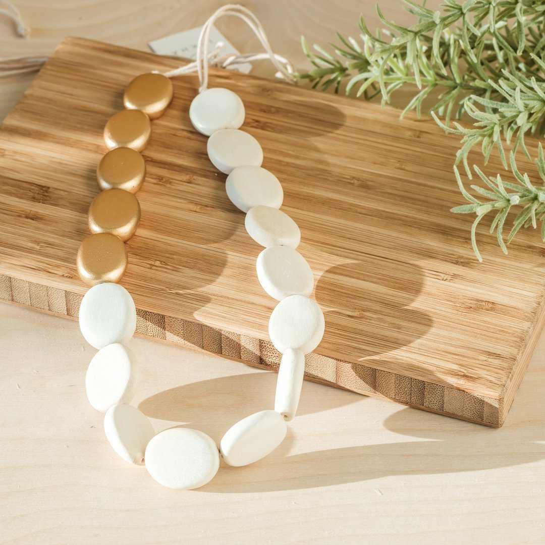 White Wooden Bead Necklace Guija | LIKHÂ
