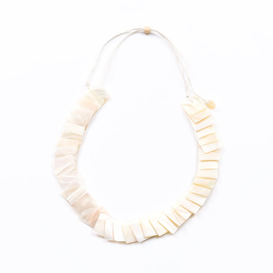 White Mother of Pearl Necklace Playa | LIKHÂ