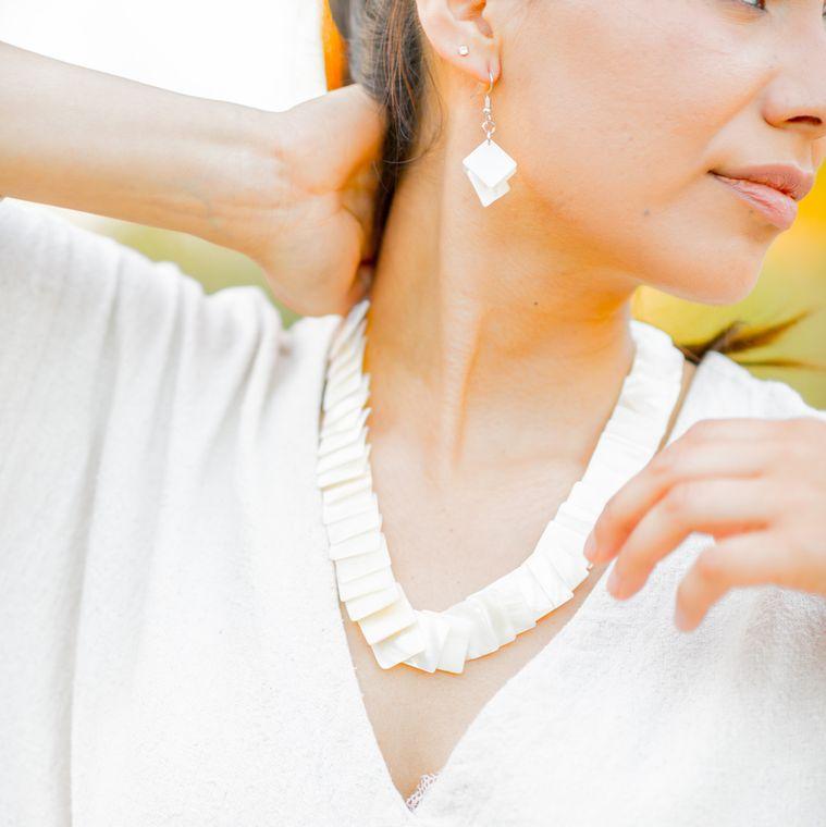 White Mother of Pearl Necklace Playa | LIKHÂ