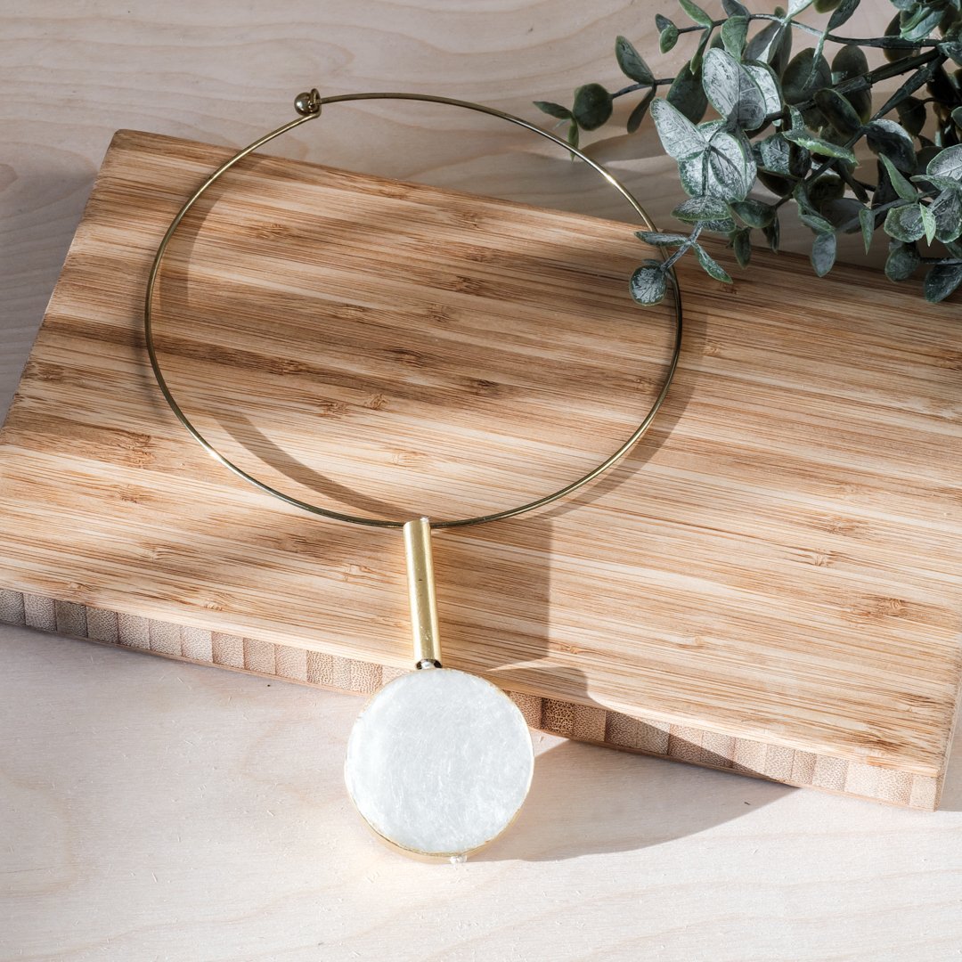 White Statement Necklace - Handmade Choker Pendula | LIKHÂ