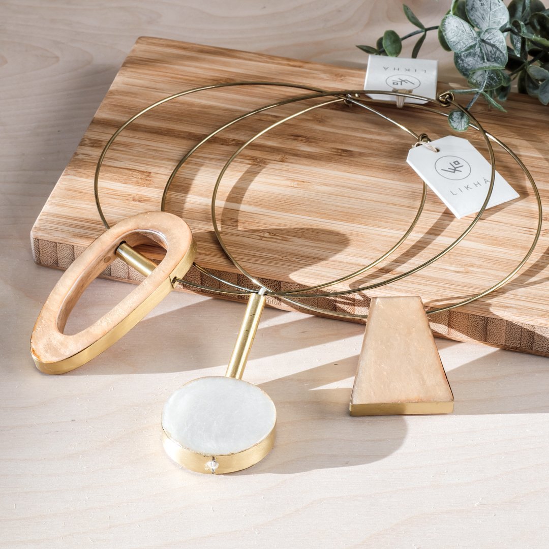 White Statement Necklace - Handmade Choker Pendula | LIKHÂ
