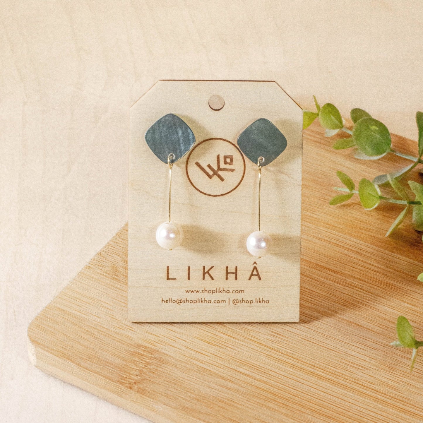 Black Mother of Pearl Dangle Earrings | LIKHÂ