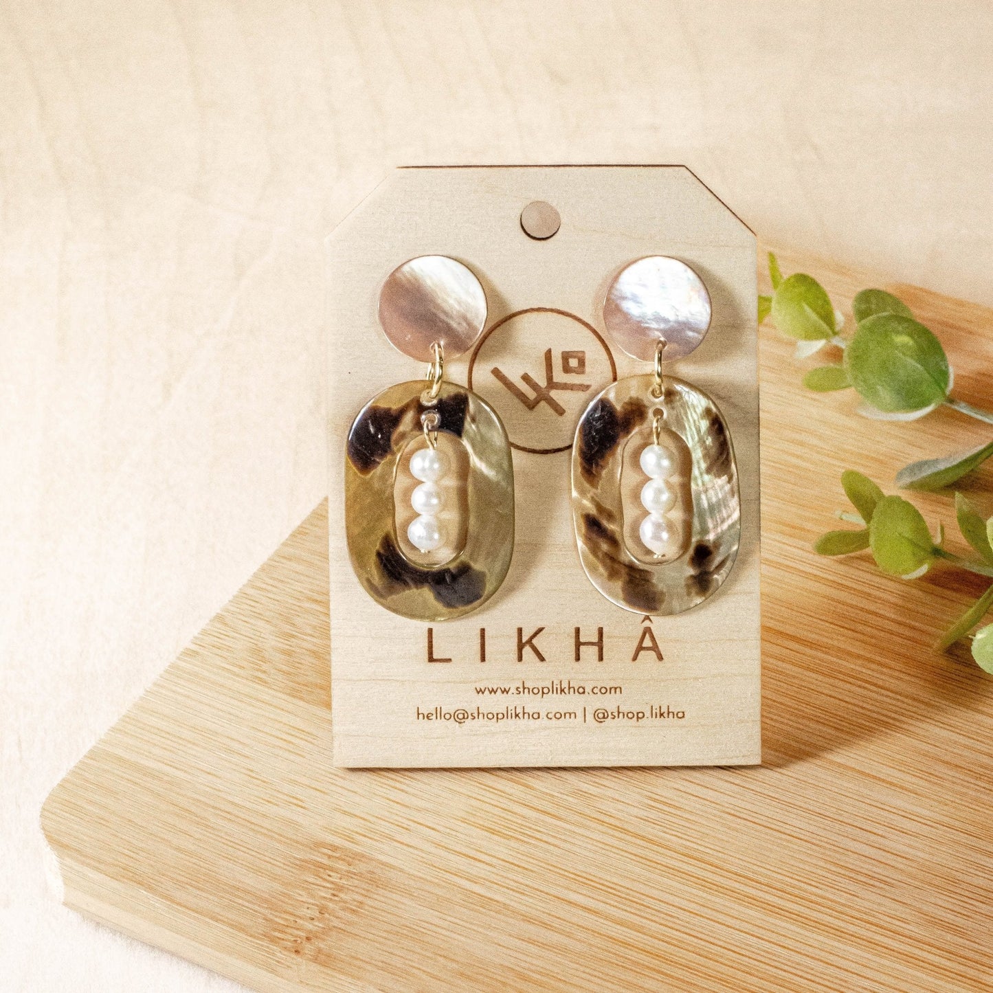 Mother of Pearl Oval Dangle Earrings - Brown Tiger | LIKHÂ
