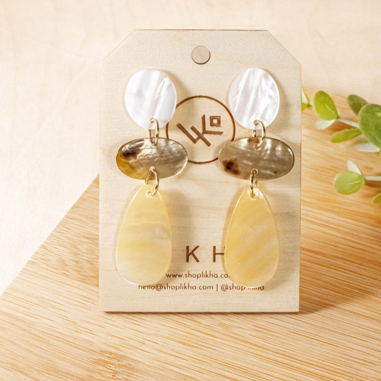 Mother of Pearl Tricolor Dangle Earrings | LIKHÂ