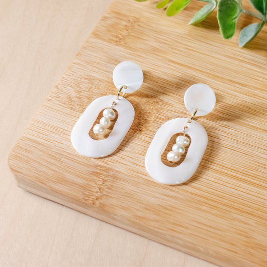 White Oval Earrings with Pearl - Mother of Pearl | LIKHÂ