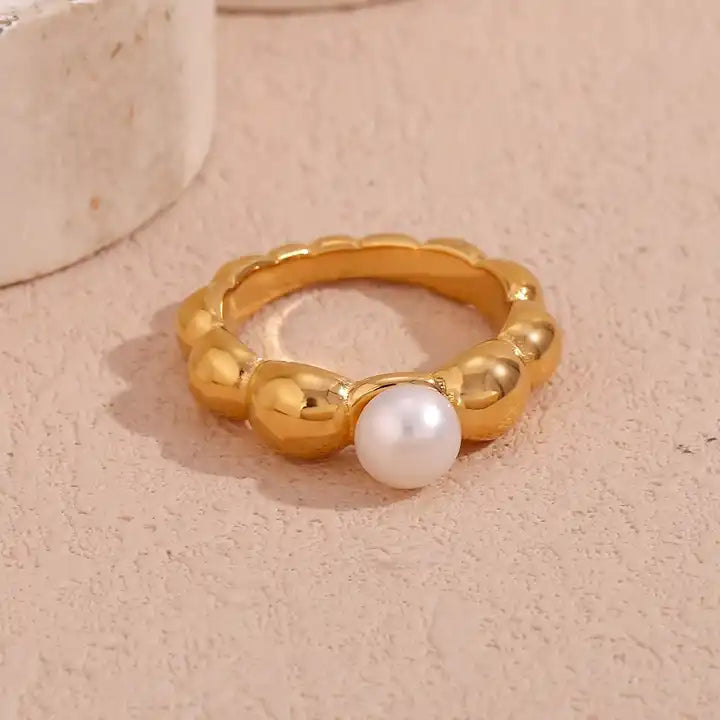 Maria Ring - Pearl Flower Ring