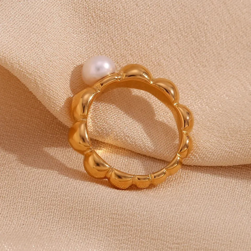 Maria Ring - Pearl Flower Ring